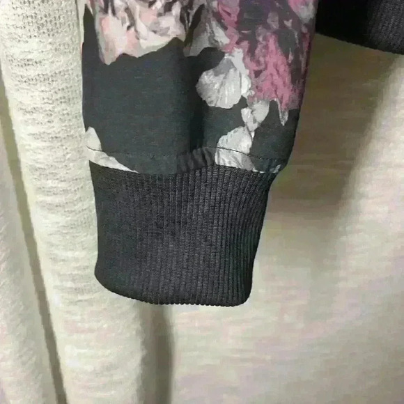 Victoria’s Secret Victoria Sport Floral Design Size Medium - Picture 14 of 15